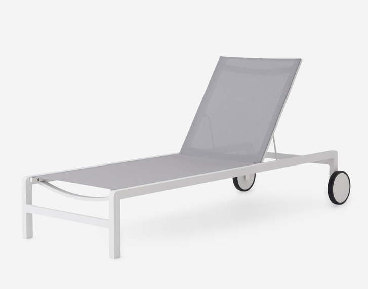 Adjustable outdoor lounge chair