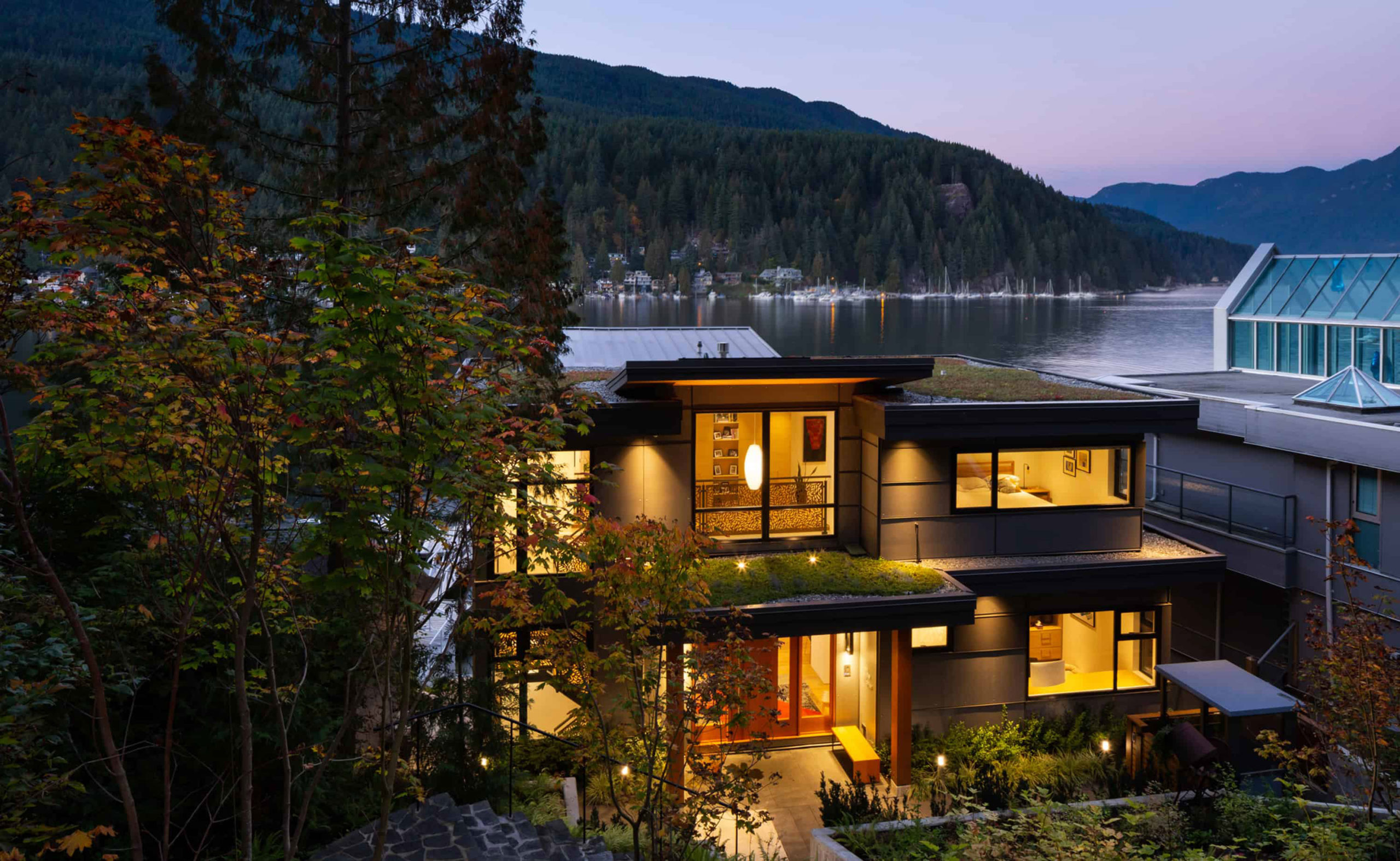 Thumbnail for Vintage Modern Homes With Green Roofs