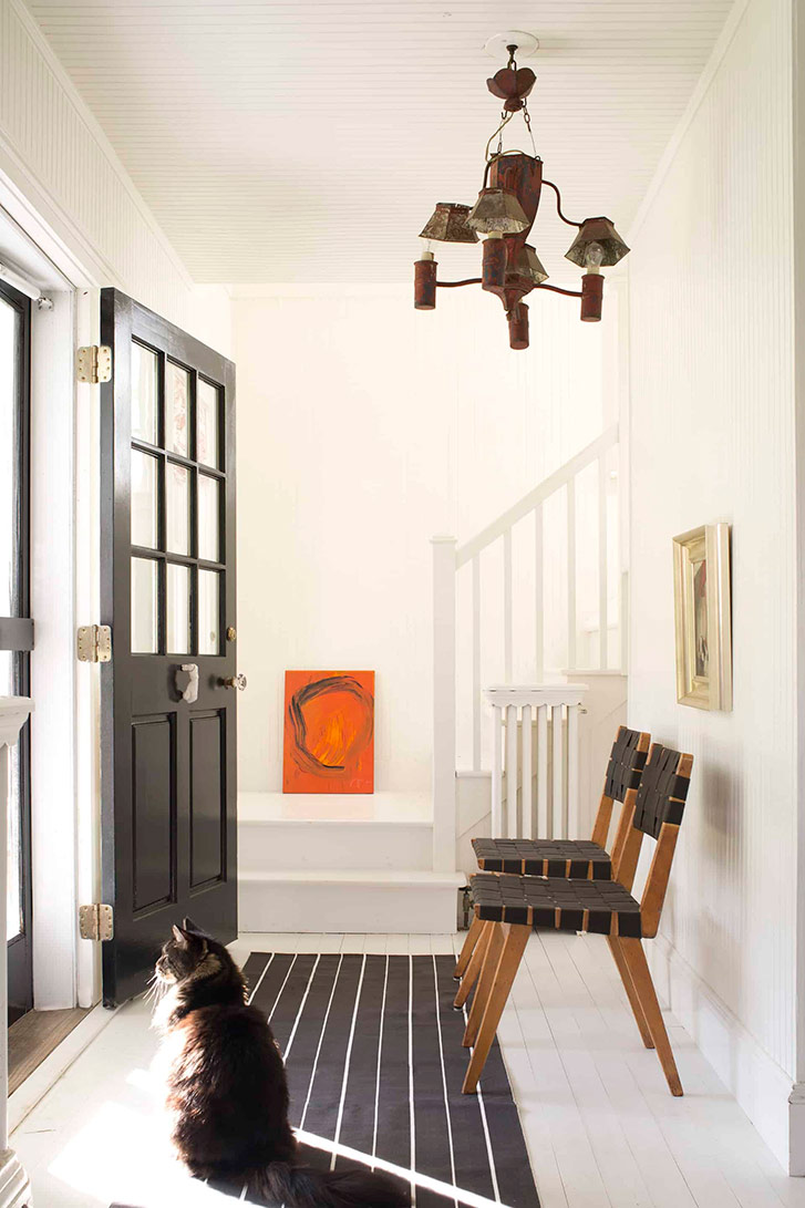 Entry with Benjamin Moore White Dove OC-17