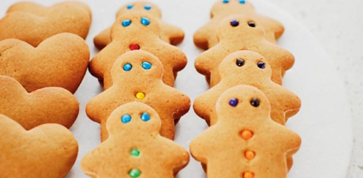 Homemade-gingerbread-cookies-recipe-817x400