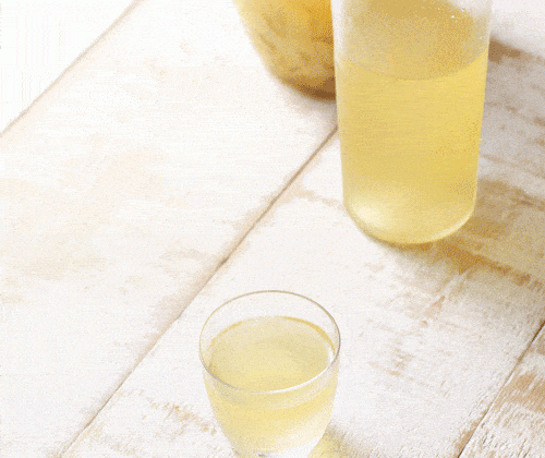 Make like the Italians and craft your own sweet summer liqueur from fresh lemons.