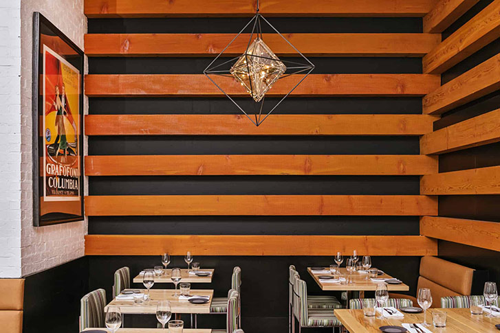 Cibo Trattoria restaurant interior, view of chandelier and timber columns (Photo: Allison Kuhl)